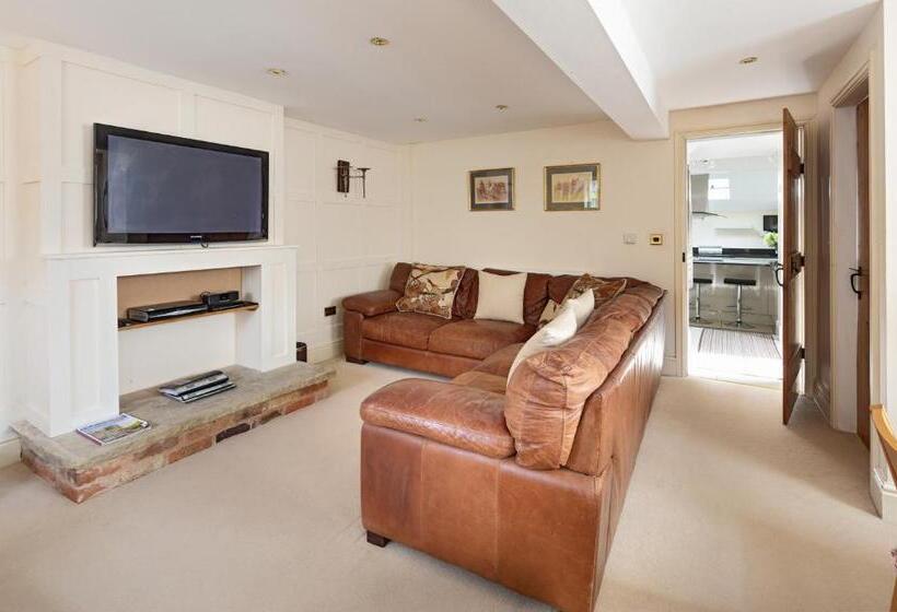 침실 4개 주택, Oakerthorpe Holiday Village