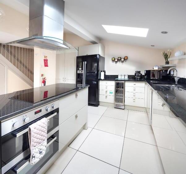 침실 4개 주택, Oakerthorpe Holiday Village