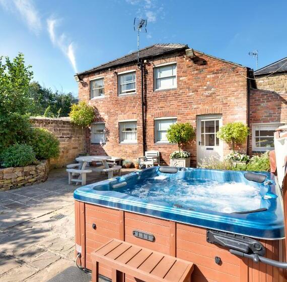 침실 4개 주택, Oakerthorpe Holiday Village