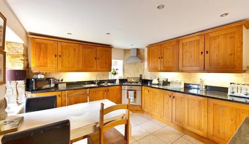 침실 2개 주택, Oakerthorpe Holiday Village