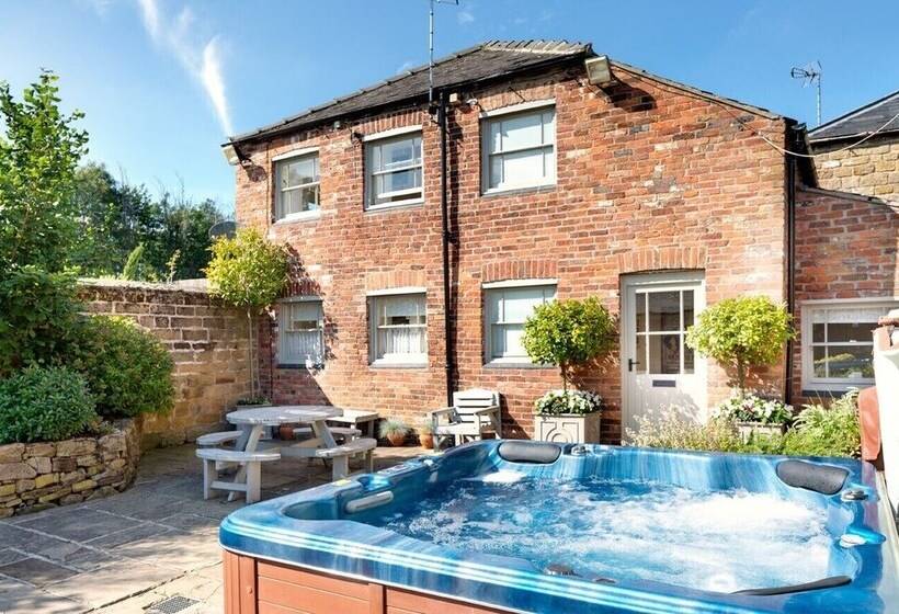 침실 4개 주택, Oakerthorpe Holiday Village