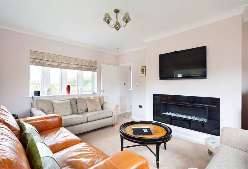 침실 3개 주택, Oakerthorpe Holiday Village