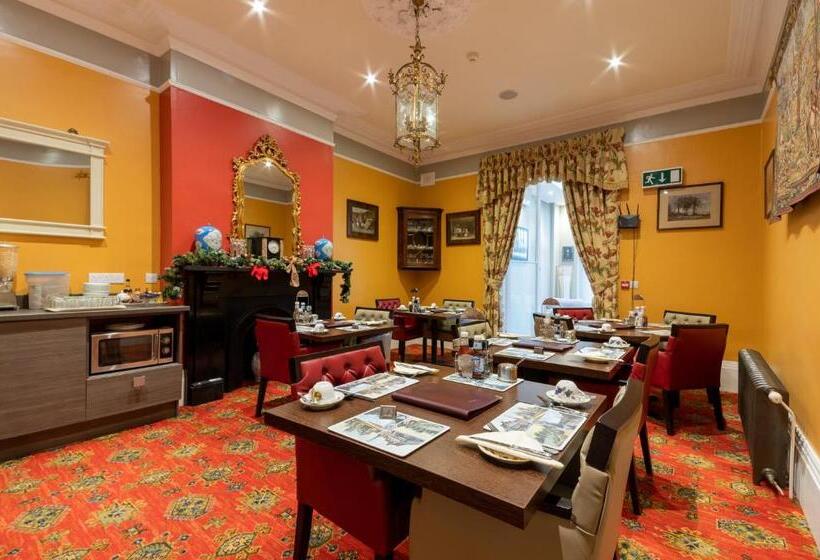 غرفة فردية  مطلة على الحديقة, Charades Guest House