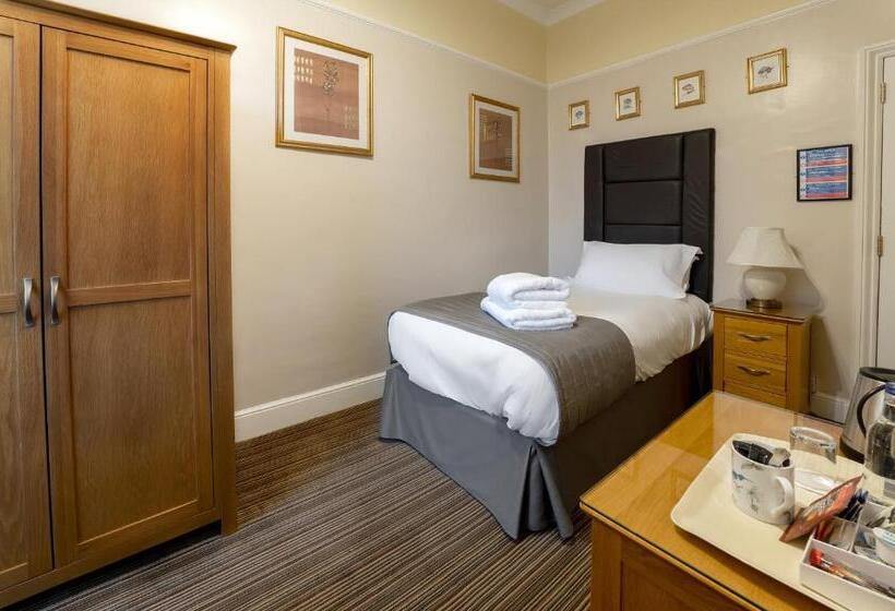 غرفة فردية  مطلة على الحديقة, Charades Guest House