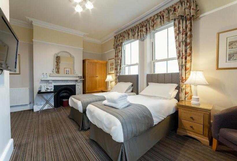 غرفة سوبيريور مطلة على المدينة, Charades Guest House