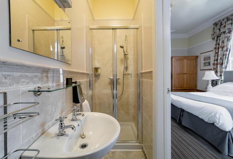 غرفة سوبيريور مطلة على المدينة, Charades Guest House