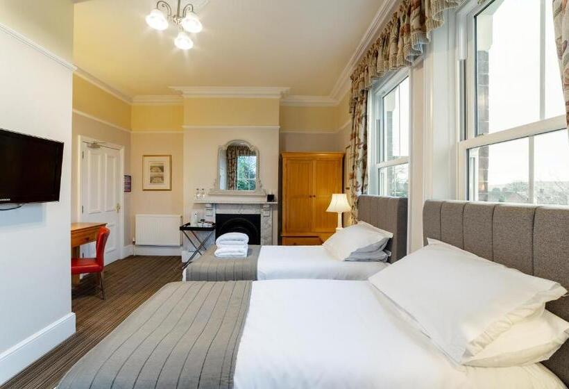 غرفة سوبيريور مطلة على المدينة, Charades Guest House