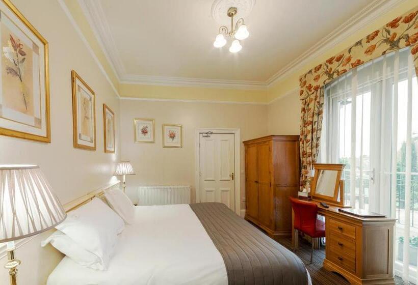 غرفة سوبيريور مطلّة علي الحديقة, Charades Guest House