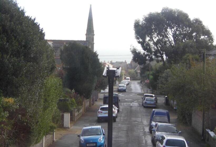 Семейный Номер, The Sandhill