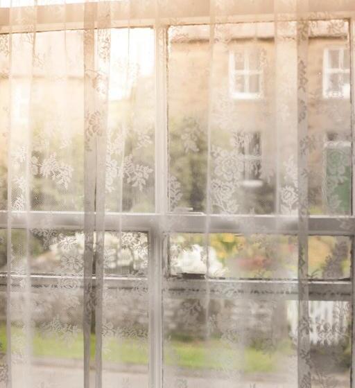 غرفة إقتصادية, Hollybush Inn