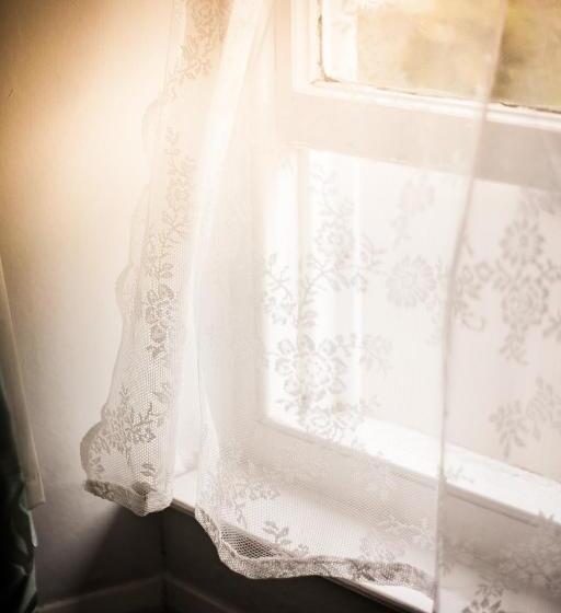 غرفة إقتصادية, Hollybush Inn