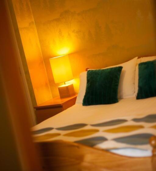 غرفة إقتصادية, Hollybush Inn