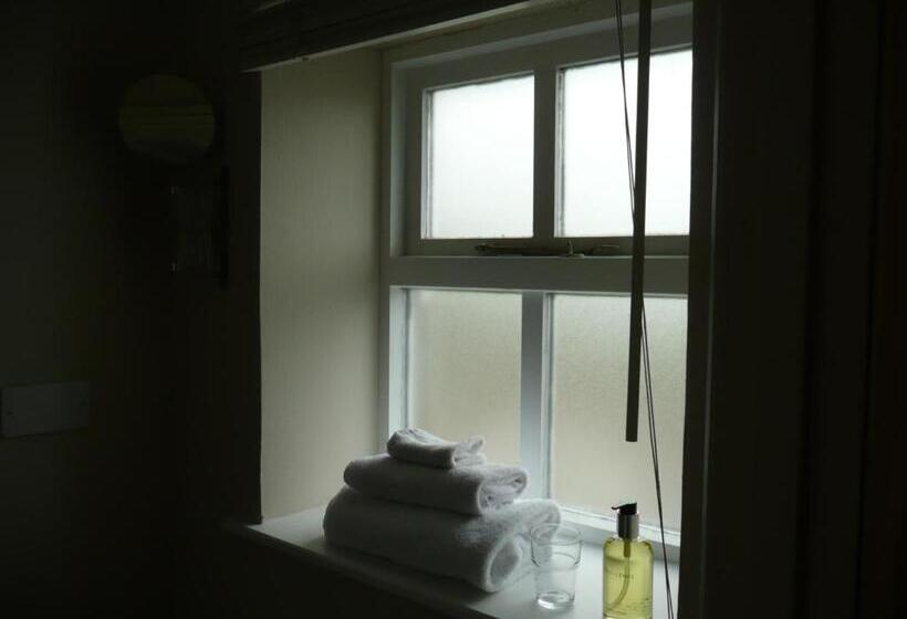 غرفة قياسية فردية, Hollybush Inn