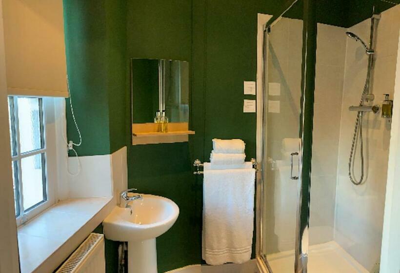 غرفة قياسية, The Bell At Old Sodbury