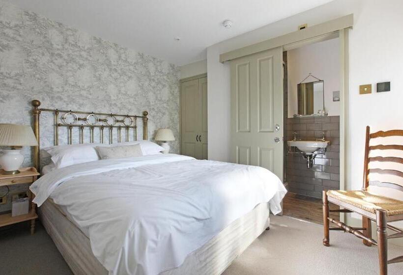 基本间, The Plough Inn