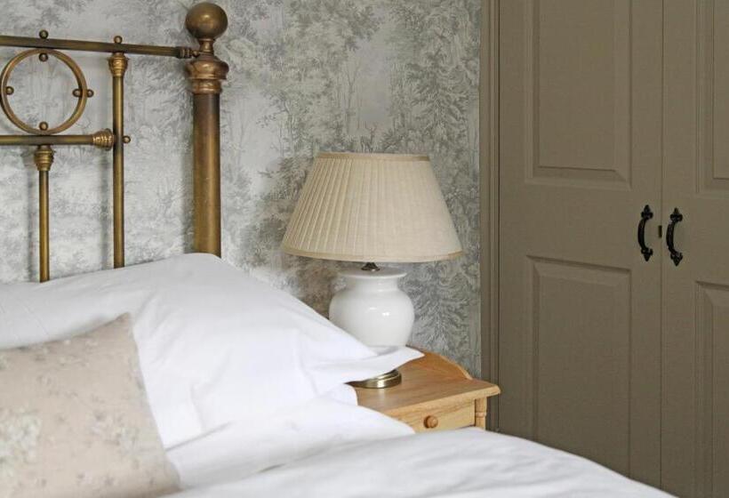 基本间, The Plough Inn