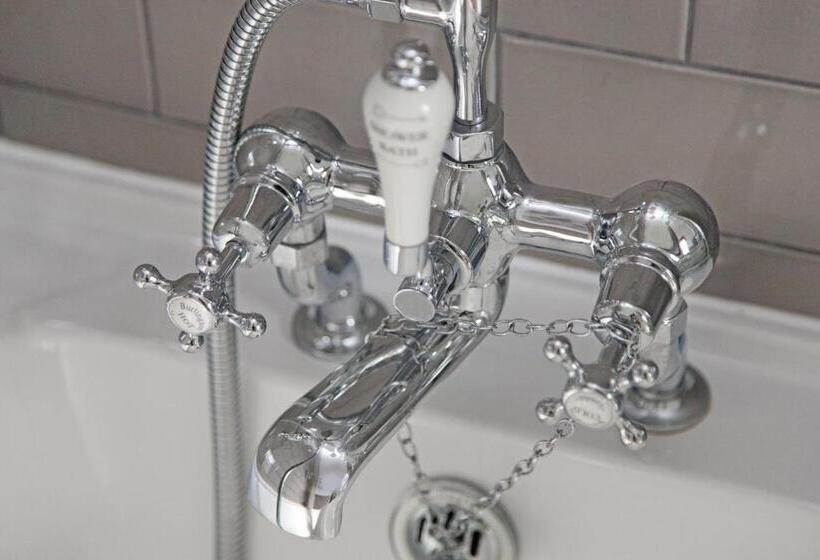 家庭间, The Plough Inn