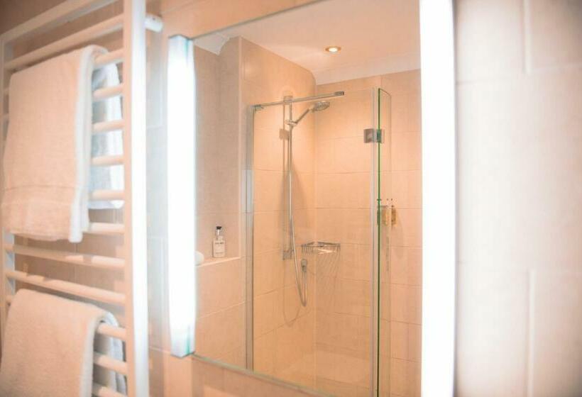 디럭스 룸, The Wellington Heifer