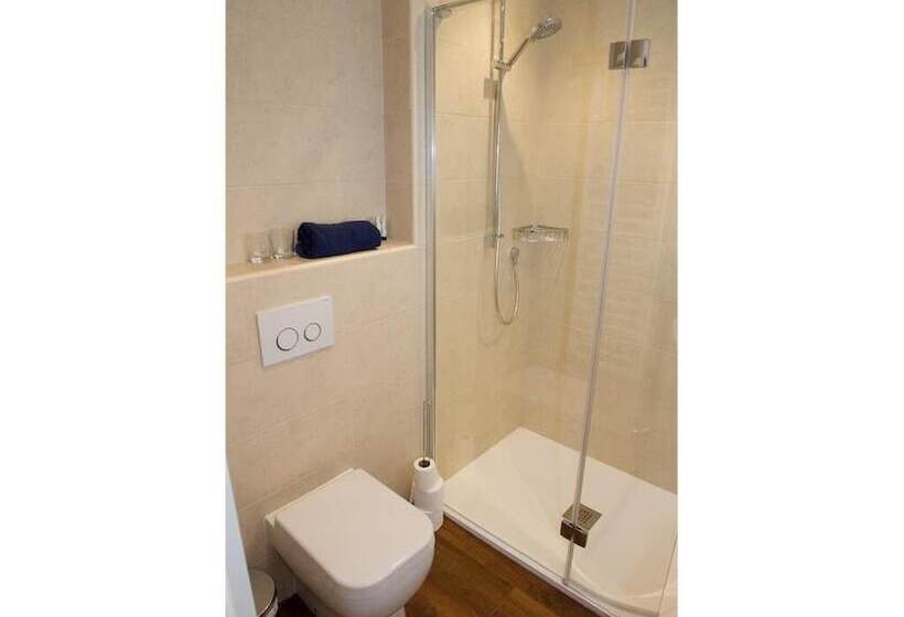 디럭스 룸, The Wellington Heifer