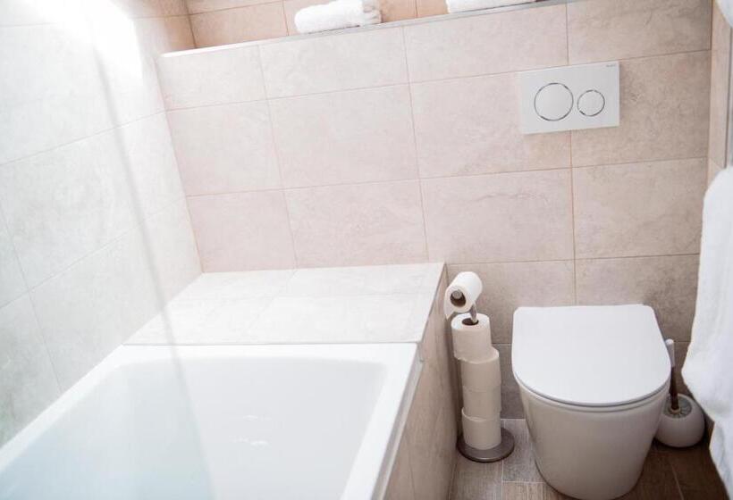 סוויטה דלוקס, The Wellington Heifer