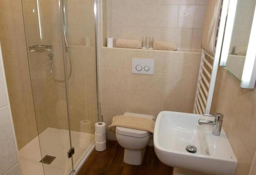 스탠다드 룸, The Wellington Heifer