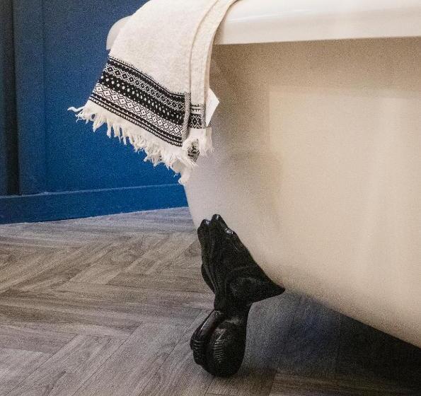 غرفة سوبيريور, Ye Olde Smugglers Inne