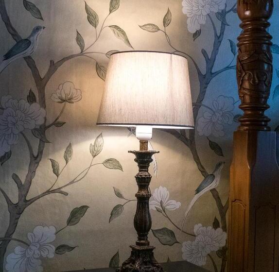 غرفة سوبيريور, Ye Olde Smugglers Inne