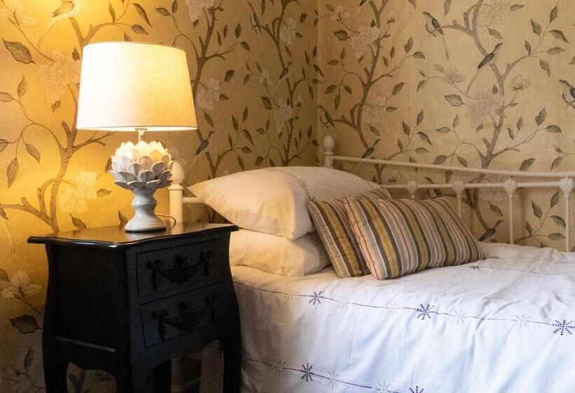 غرفة سوبيريور, Ye Olde Smugglers Inne