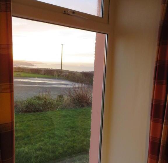 Camera Standard, Carnside Guest House