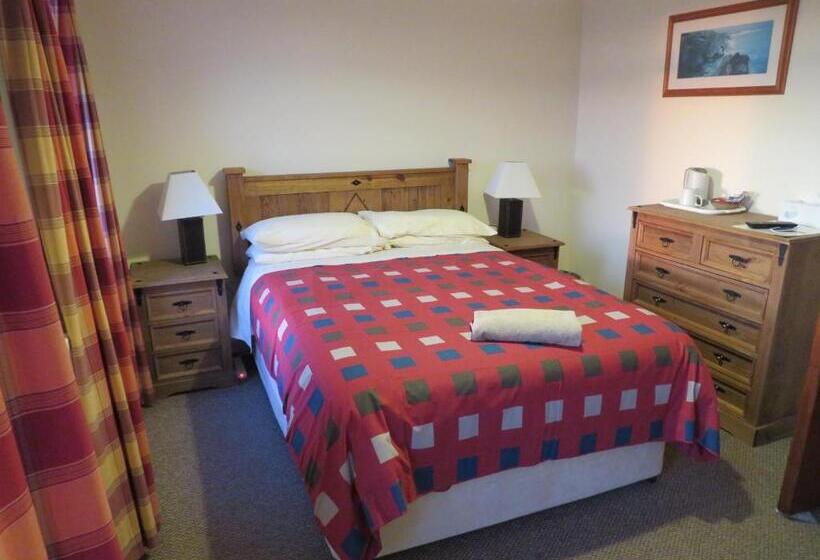 Camera Standard, Carnside Guest House