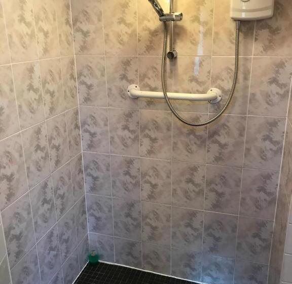 Camera Standard, Carnside Guest House