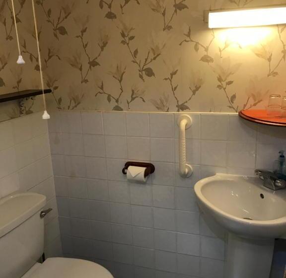 Camera Standard, Carnside Guest House