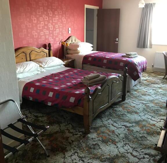 חדר סטנדרט לשלושה, Carnside Guest House