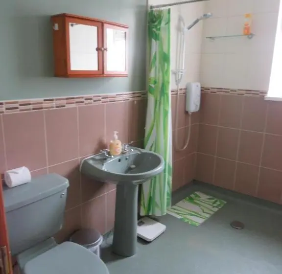 Huoneisto 1 Makuuhuone Pohjakerros, Carnside Guest House