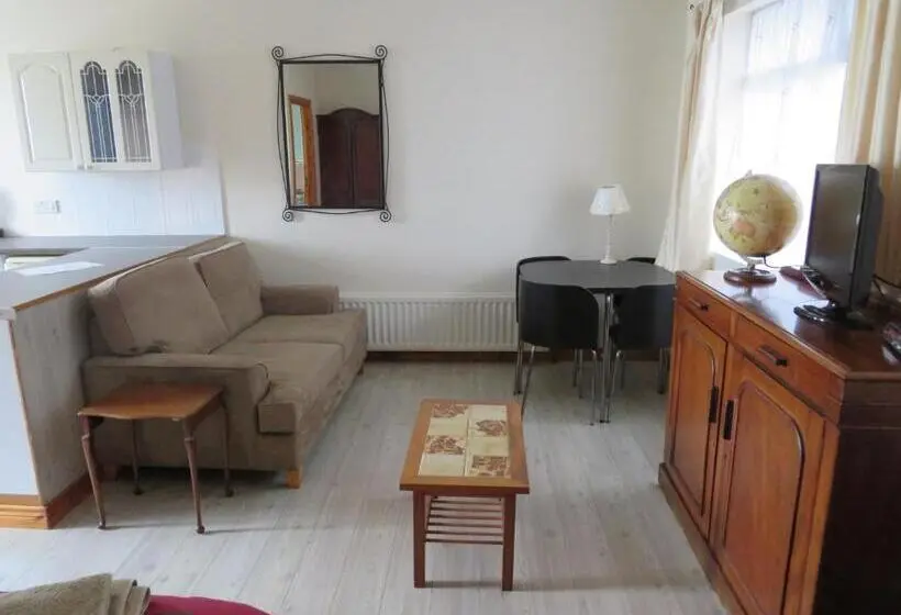 Huoneisto 1 Makuuhuone Pohjakerros, Carnside Guest House