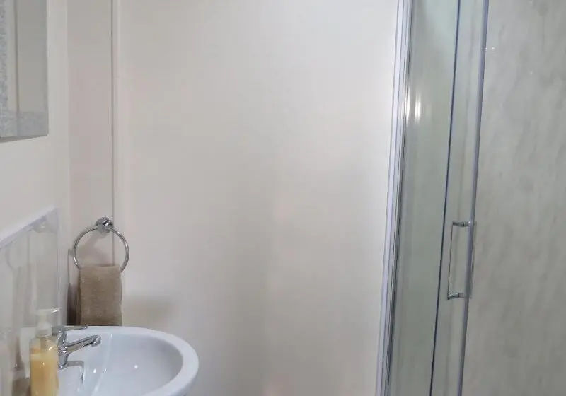 Standard Kolmen Hengen Huone, Carnside Guest House