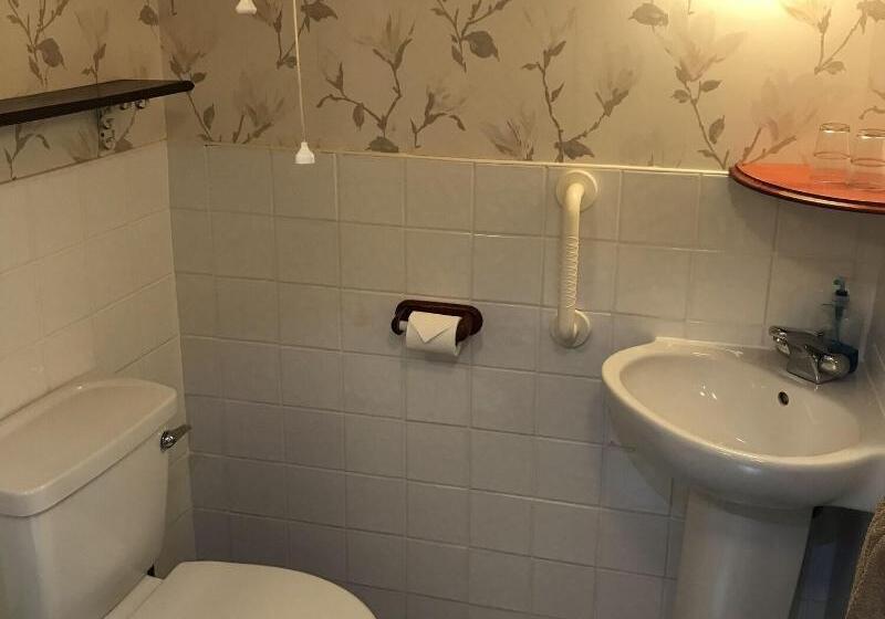 Camera Standard, Carnside Guest House