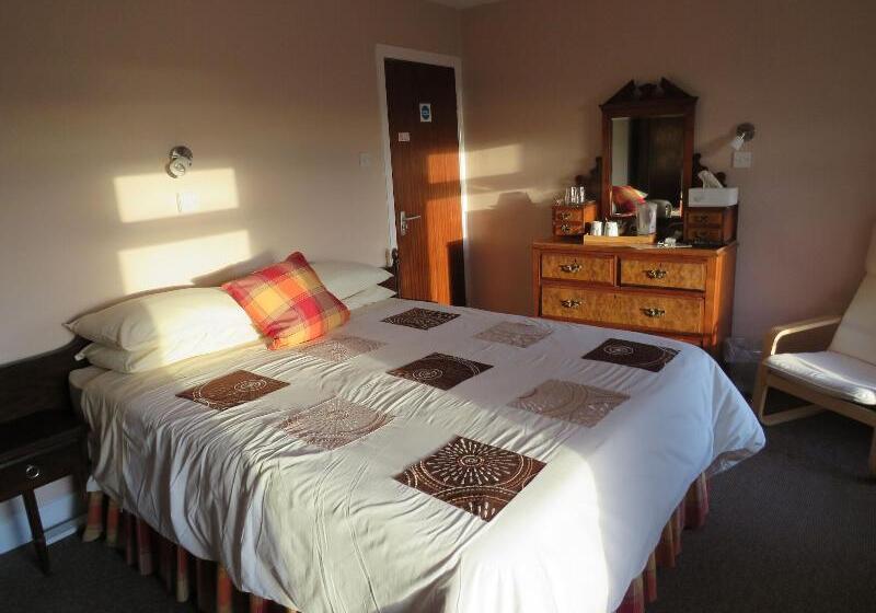 Camera Standard, Carnside Guest House