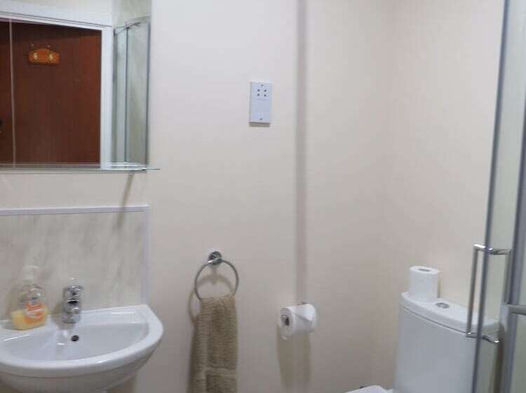 Camera Standard, Carnside Guest House