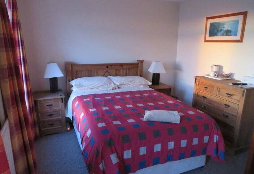 Camera Standard, Carnside Guest House