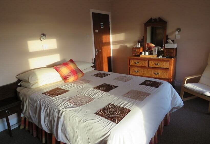 Camera Standard, Carnside Guest House