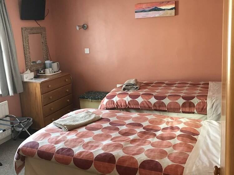 Camera Standard, Carnside Guest House