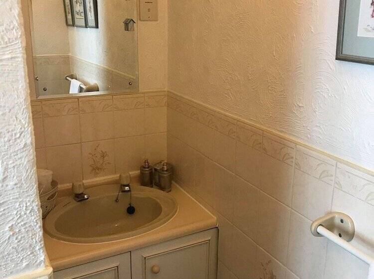 高级三人间, Doriam Guest House