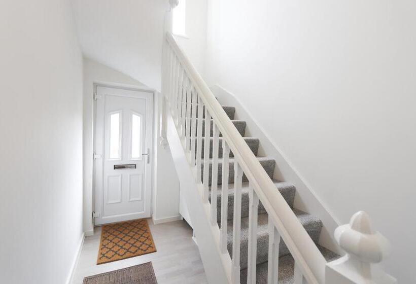 شقة غرفة واحدة, Ellinbrook Guest House