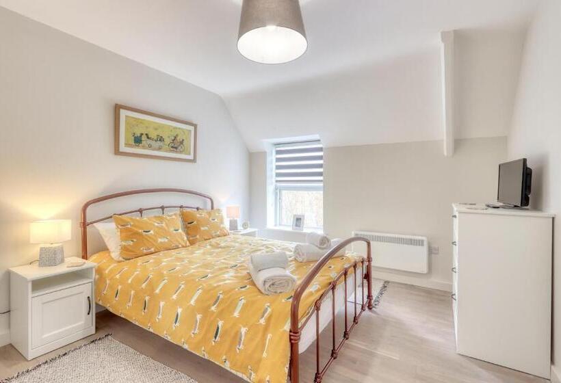 شقة غرفة واحدة, Ellinbrook Guest House