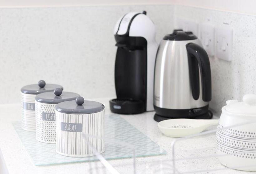 شقة غرفة واحدة, Ellinbrook Guest House