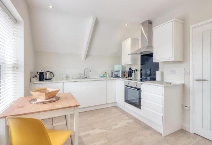 شقة غرفة واحدة, Ellinbrook Guest House