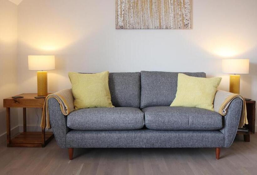 شقة غرفة واحدة, Ellinbrook Guest House