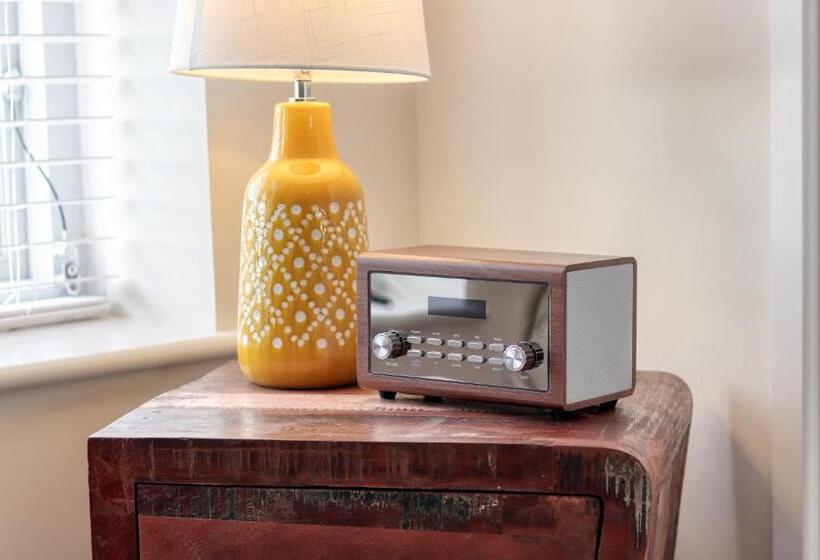 شقة غرفة واحدة, Ellinbrook Guest House