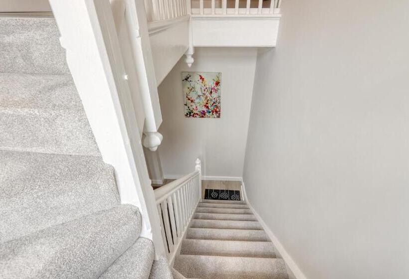 شقة غرفة واحدة, Ellinbrook Guest House